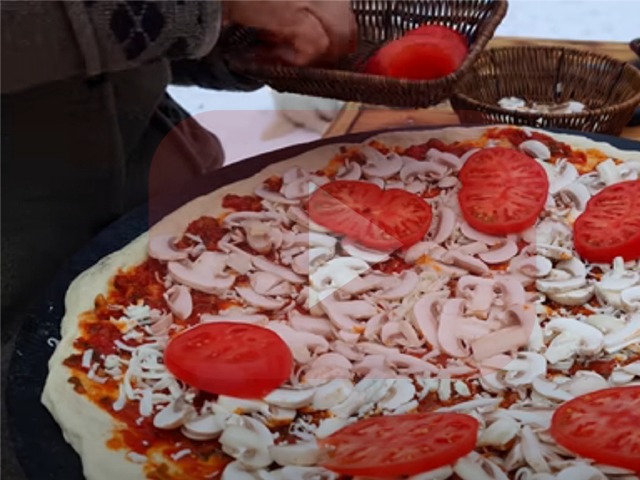 BeliceWeb.it - Questa Signora Cucina la Pizza sulla Neve e Senza Forno - Quello che sa fare questa signora ha dell